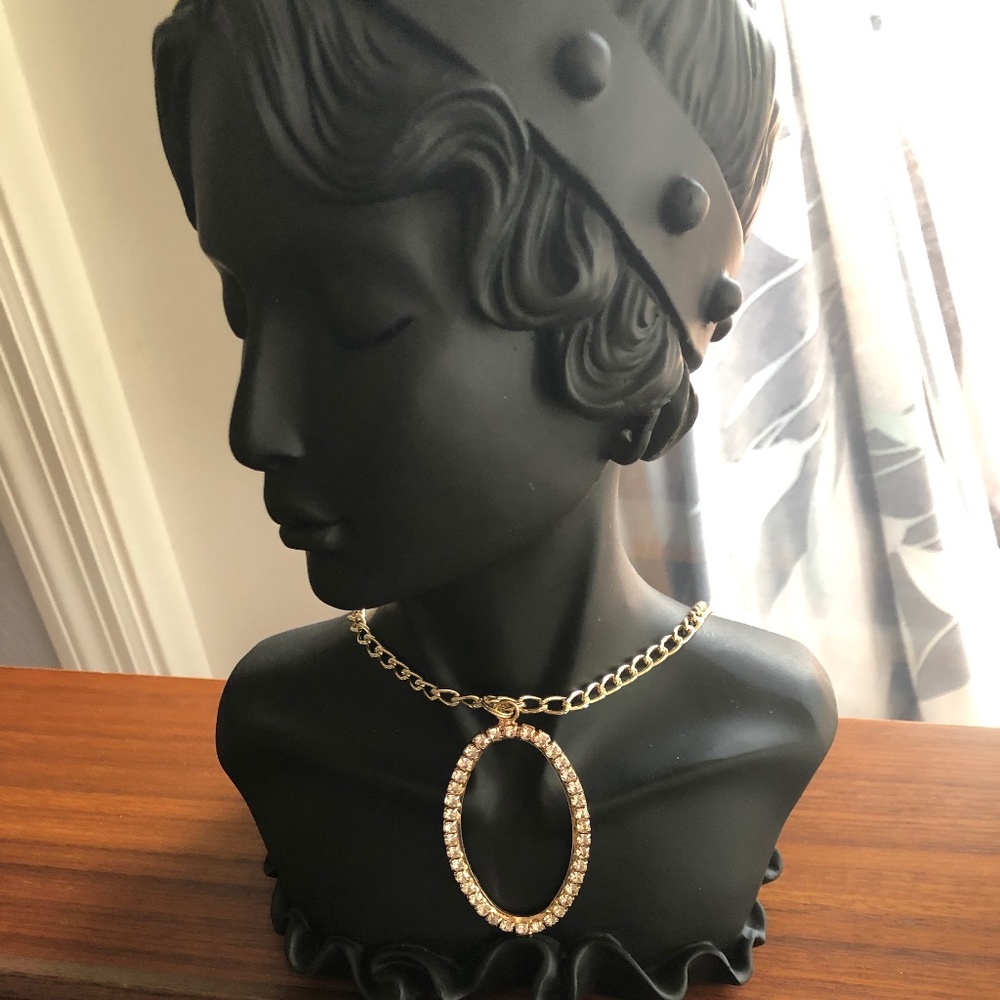 WOMEN'S BLING WITH STONES NECKLACE....